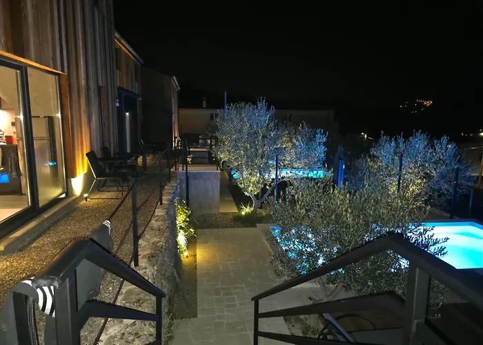 Villa Olive House 3 Pools -12 Person Tugare